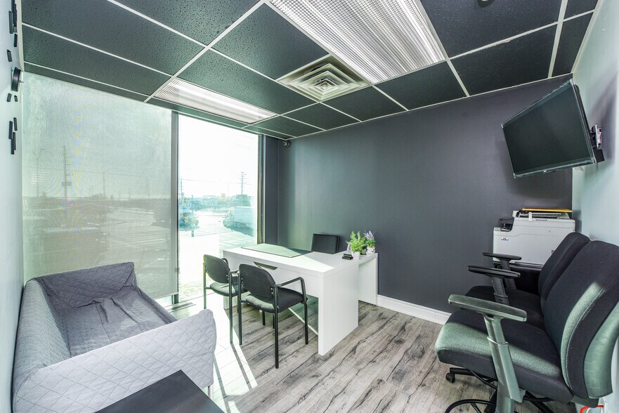 More Photos Of 1300 Steeles Ave E, Brampton Office For Lease