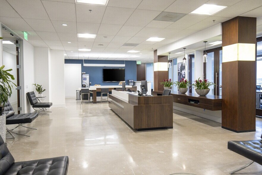 Primary Photo Of 4225 Executive Sq, La Jolla Coworking Space