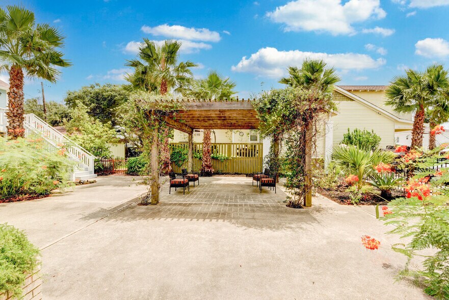 More Photos Of 1820 Avenue O 1/2, Galveston Multifamily For Sale