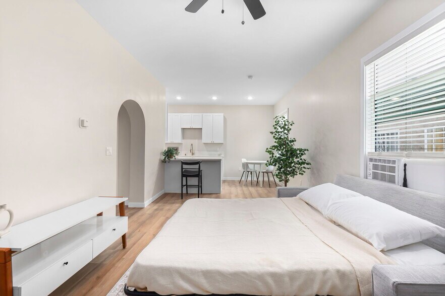 More Photos Of 1827 E 4th St, Long Beach Apartments For Sale