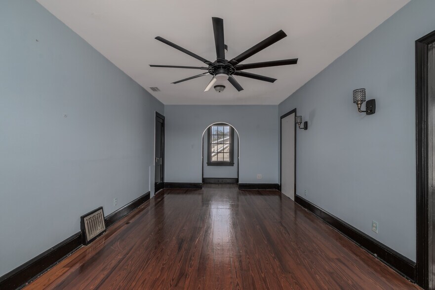 More Photos Of 429 N Ridgewood Ave, Daytona Beach Office For Sale