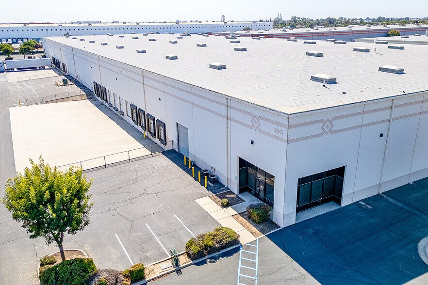 More Photos Of 2247 N Plaza Dr, Visalia Distribution For Lease