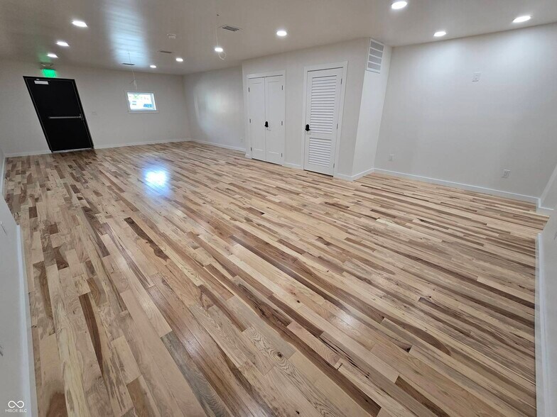 More Photos Of 15 S Indiana St, Greencastle Storefront Retail Office For Sale