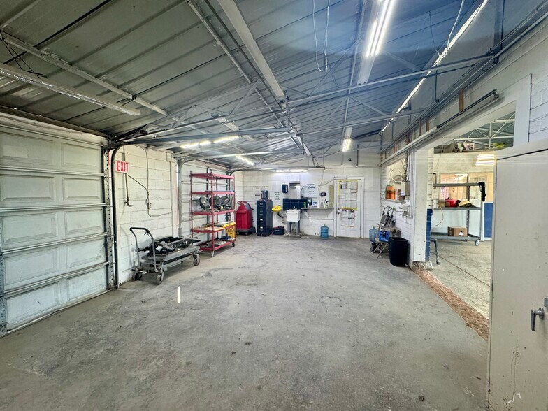 More Photos Of 1211 E Yosemite Ave, Madera Auto Repair For Sale