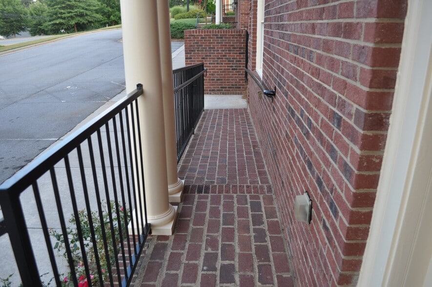 More Photos Of 4330 S Lee St, Buford Medical For Lease