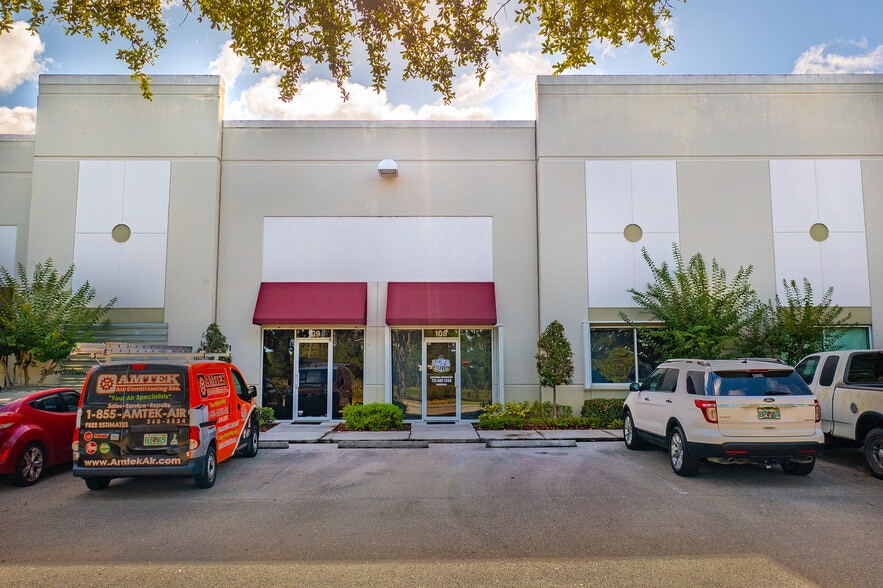 More Photos Of 571 NW Mercantile Pl, Port Saint Lucie Light Manufacturing For Lease
