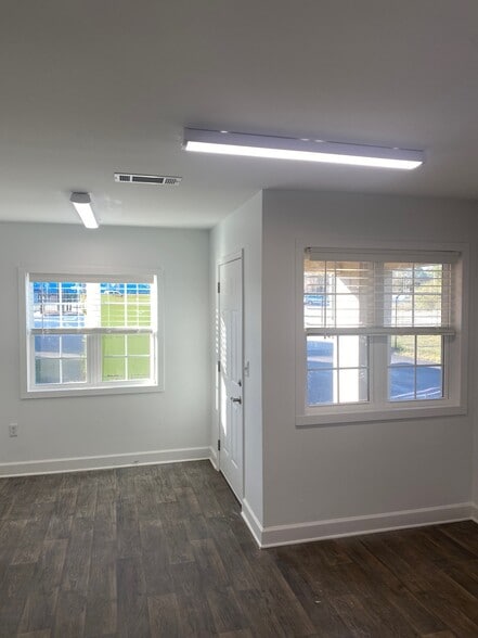 More Photos Of 5811 Market St, Wilmington Self Storage For Lease