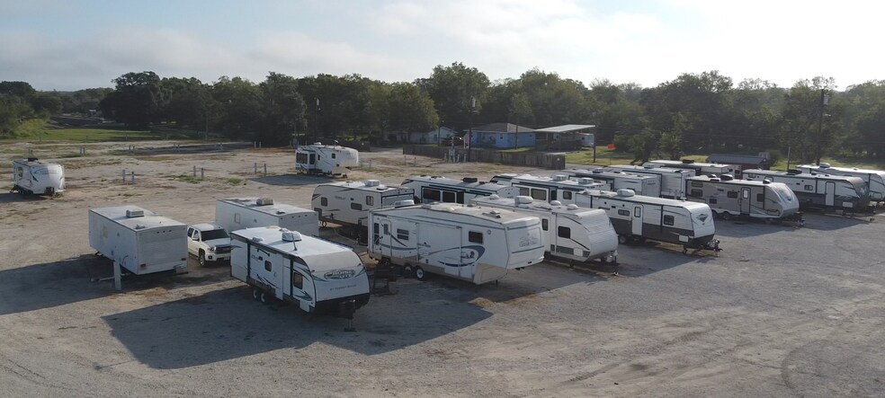 More Photos Of 500 Douglas St, Cuero Trailer Camper Park For Sale