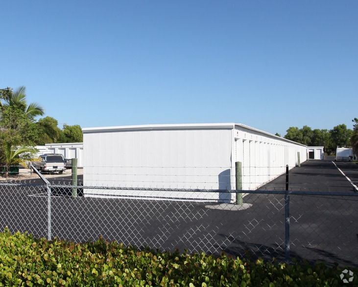 More Photos Of 3527 Radio Rd, Naples Self Storage For Lease