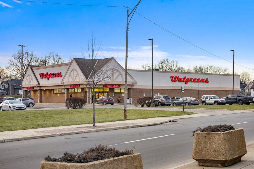 Primary Photo Of 1223 Cleveland Ave NW, Canton Drugstore For Sale