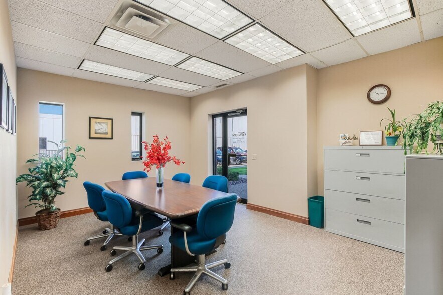 More Photos Of 3825 Lake Elmo Ave N, Lake Elmo Research And Development For Lease