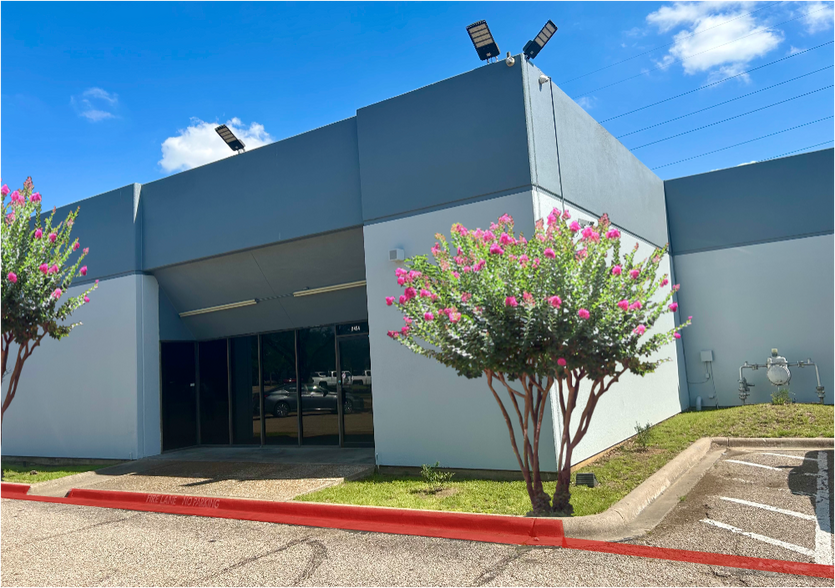 Primary Photo Of 2429-2458 Walnut Ridge St, Dallas Light Manufacturing For Lease