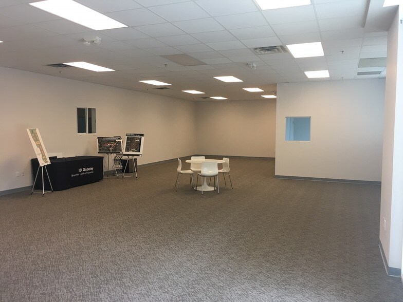 More Photos Of 2501 Dykes Rd, Miramar Warehouse For Lease