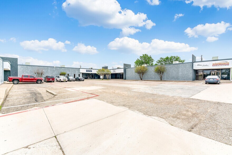 More Photos Of 2474 Manana Dr, Dallas Warehouse For Lease