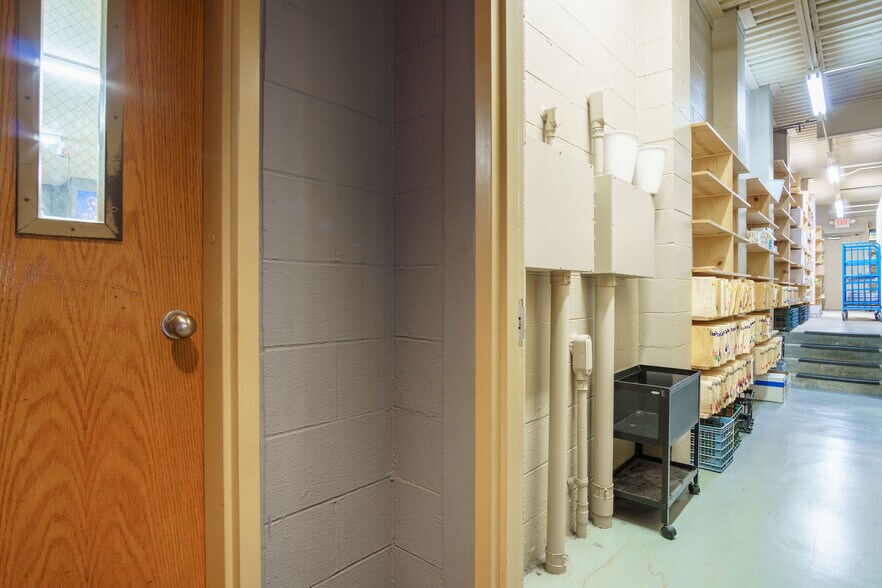 More Photos Of 611 S Mobberly Ave, Longview Flex For Sale