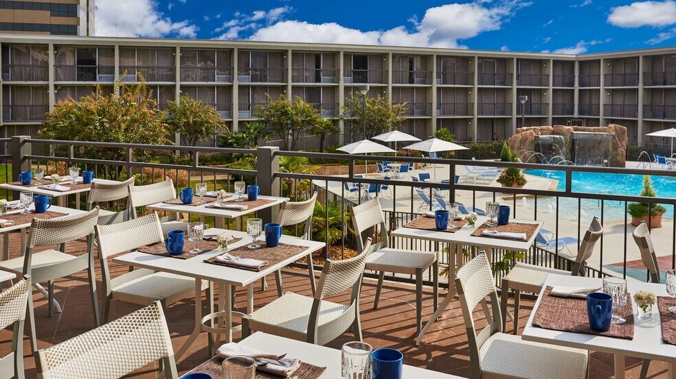 More Photos Of 925 S University Ave, Little Rock Hotel For Sale