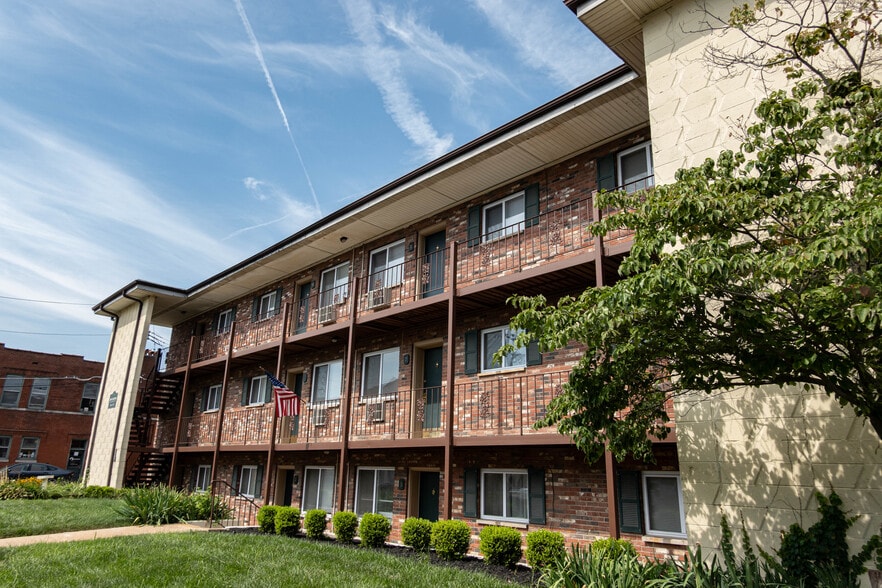 Primary Photo Of 7403 Elm Ave, Maplewood Apartments For Sale