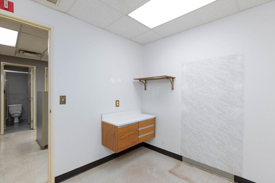 More Photos Of 872 E Sahara Ave, Las Vegas Medical For Lease
