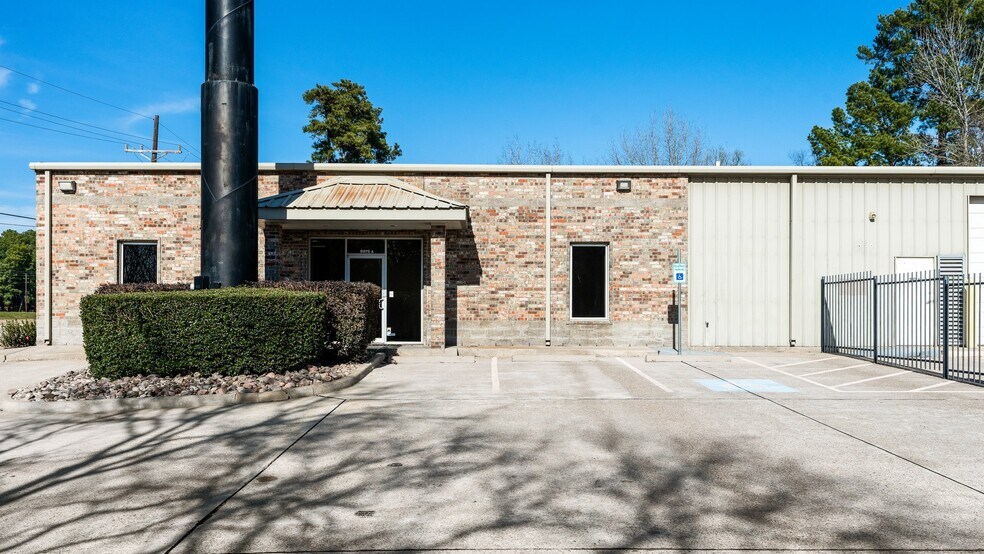 More Photos Of 3607 N Loop 336, Conroe Light Manufacturing For Lease