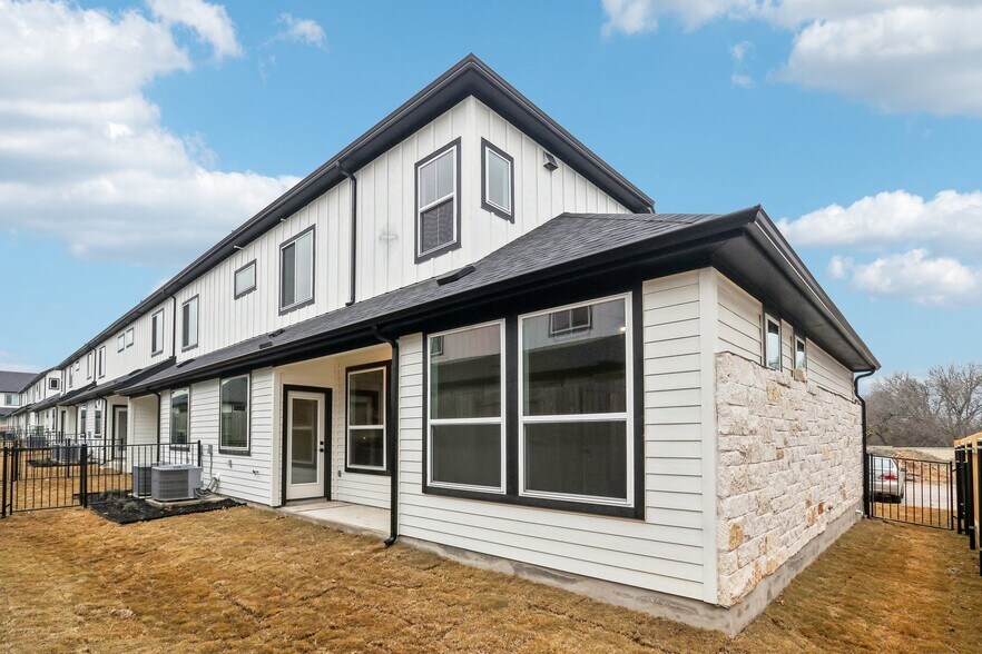 More Photos Of 2600 Gattis School Rd, Round Rock Multifamily For Sale