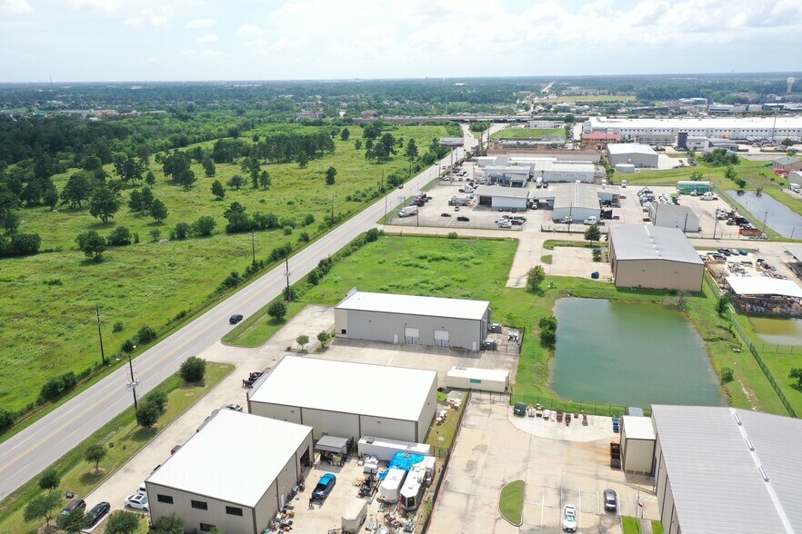 More Photos Of 533 Rankin Rd, Houston Warehouse For Lease