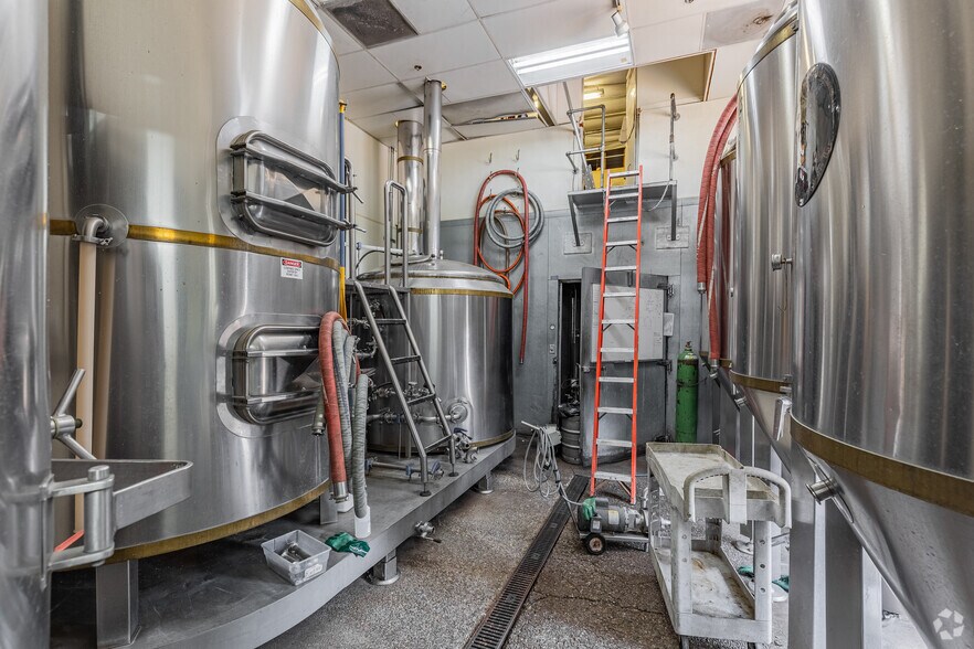 More Photos Of 515 12th St SE, Salem Freestanding For Sale