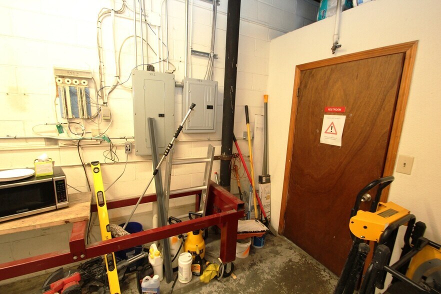 More Photos Of 83 Alexander Rd, Billerica Industrial For Sale