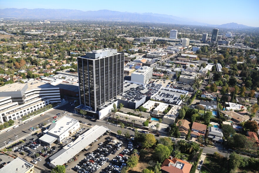 More Photos Of 15760 Ventura Blvd, Encino Office For Lease