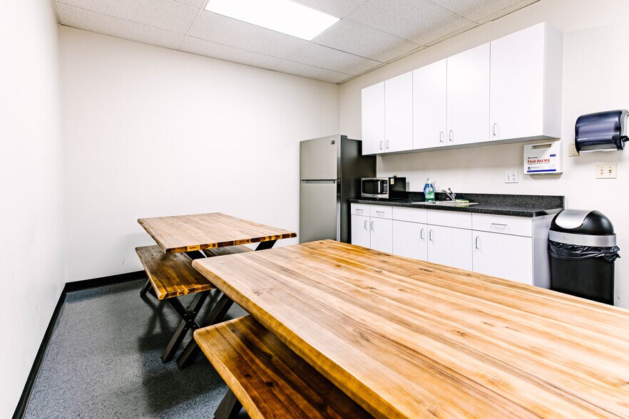 More Photos Of 2700 Louis Henna Blvd, Round Rock Warehouse For Lease