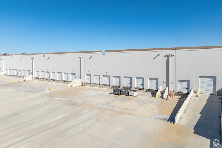 More Photos Of 6075 Lance Dr, Riverside Distribution For Lease