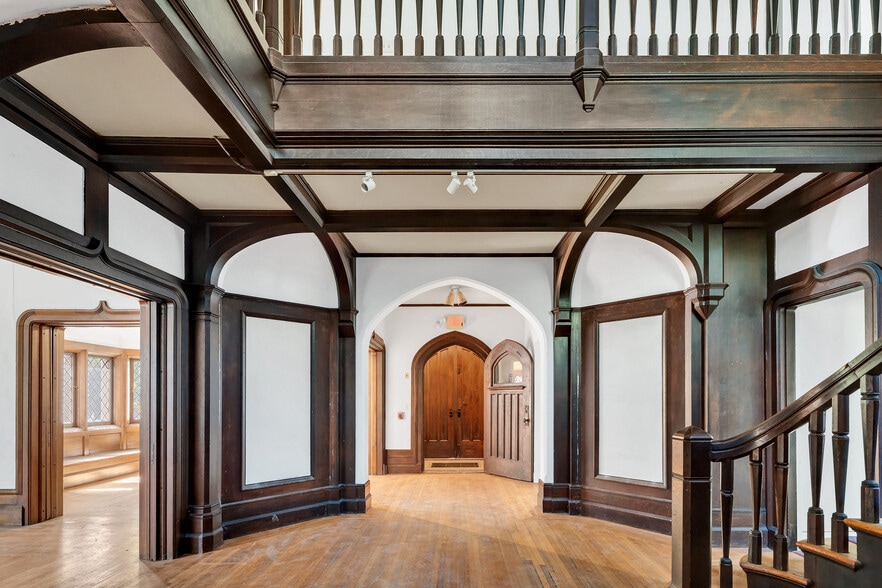 More Photos Of 51 Trumbull St, New Haven Office For Sale