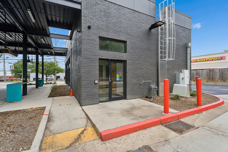 More Photos Of 1605 Howell Mill Rd NW, Atlanta Storefront Retail Office For Sale