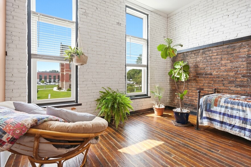 More Photos Of 106 N Orange St, Albion Storefront For Sale