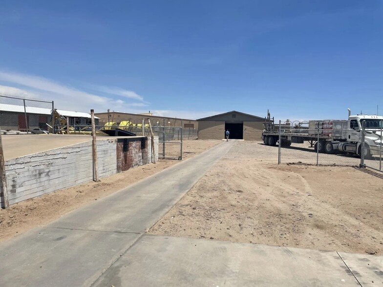 Primary Photo Of 2 W Service St, Casa Grande Warehouse For Lease
