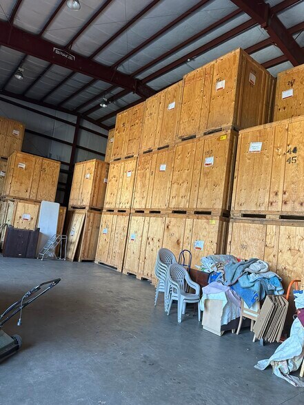 More Photos Of 16 Elm St, New London Warehouse For Lease