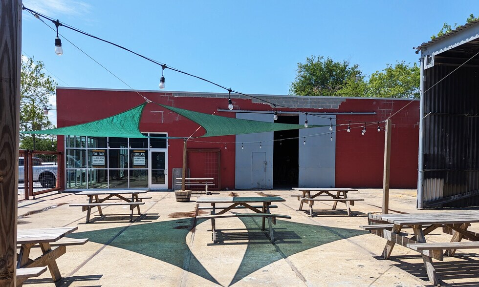 More Photos Of 220-226 W 25th St, Norfolk Warehouse For Lease