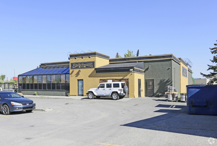 More Photos Of 3575 20th Ave NE, Calgary Restaurant For Lease