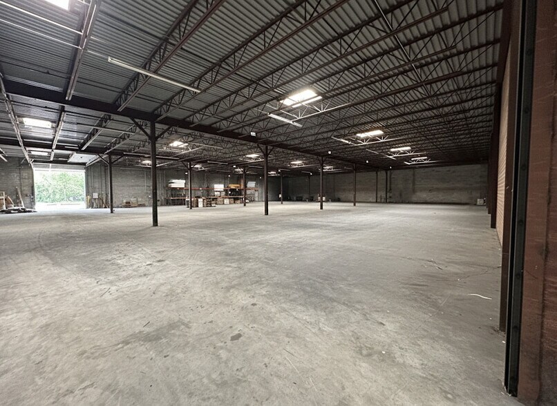 More Photos Of 702 Prospect St, High Point Warehouse For Lease