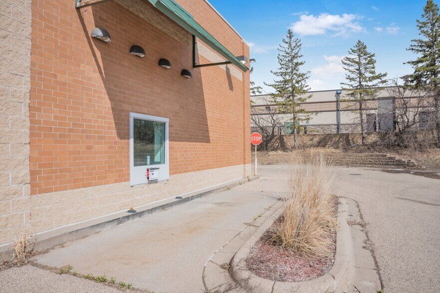 More Photos Of 4205-4225 Egan Dr, Savage Drugstore For Sale