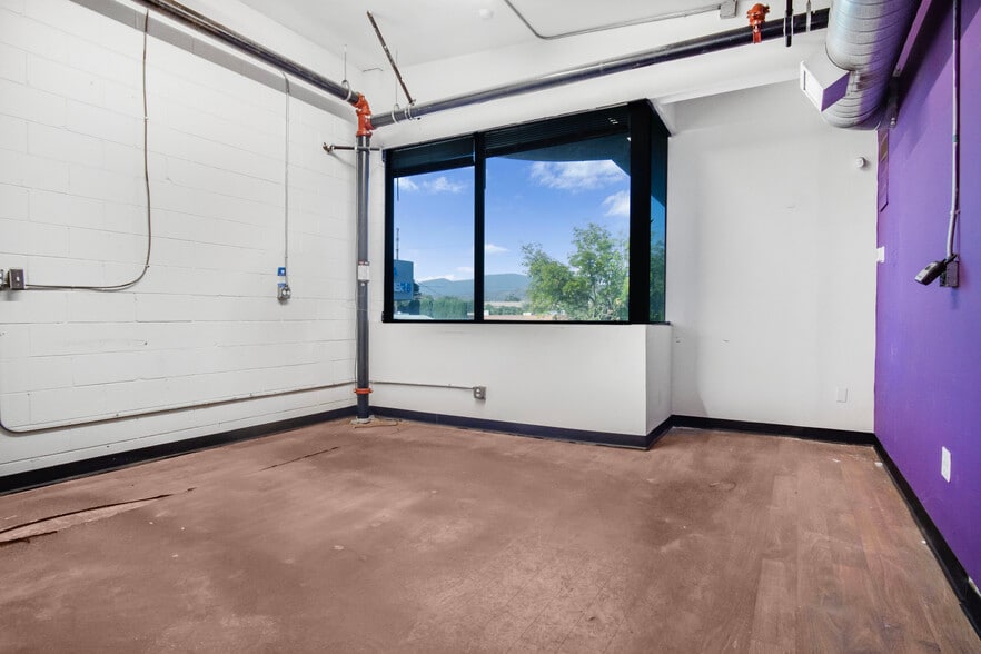 More Photos Of 7231 Hinds Ave, North Hollywood Warehouse For Sale
