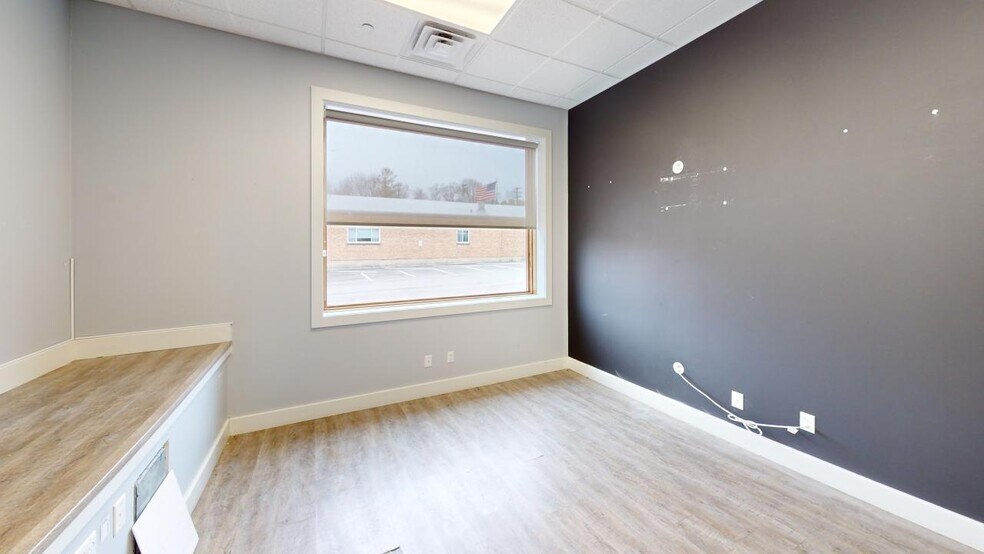 More Photos Of 101 S 1st St, West Dundee Loft Creative Space For Lease