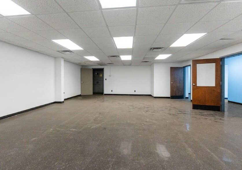 More Photos Of 2100 Advance Ave, Columbus Manufacturing For Lease