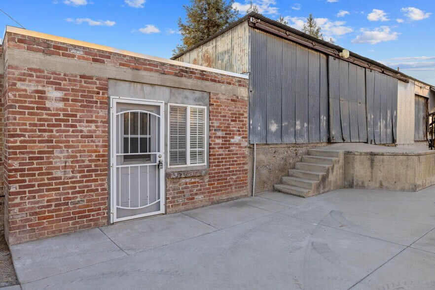 More Photos Of 1334 W Goshen Ave, Visalia Warehouse For Sale