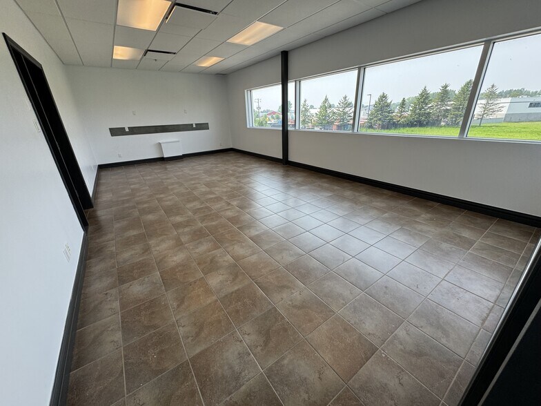 More Photos Of 6100-6140 Rue Christophe-Pelissier, Trois-Rivières Office For Lease