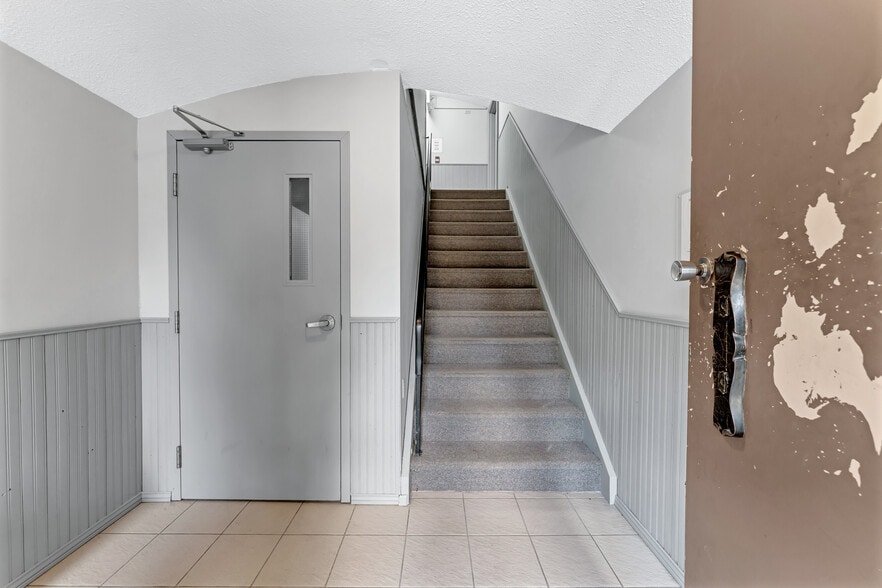 More Photos Of 109 Division St N, Kingsville Apartments For Sale