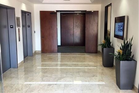 More Photos Of 22144 Clarendon St, Woodland Hills Office For Lease