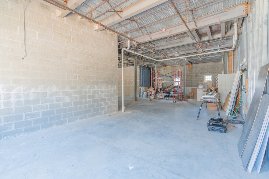 More Photos Of 4 Mill St, Bristol Restaurant For Lease