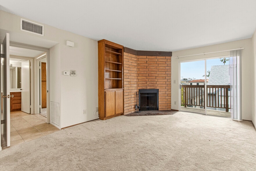 More Photos Of 4069 Goldfinch St, San Diego Apartments For Sale