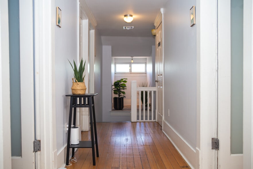 More Photos Of 531 E Lynwood St, Phoenix Office Residential For Sale