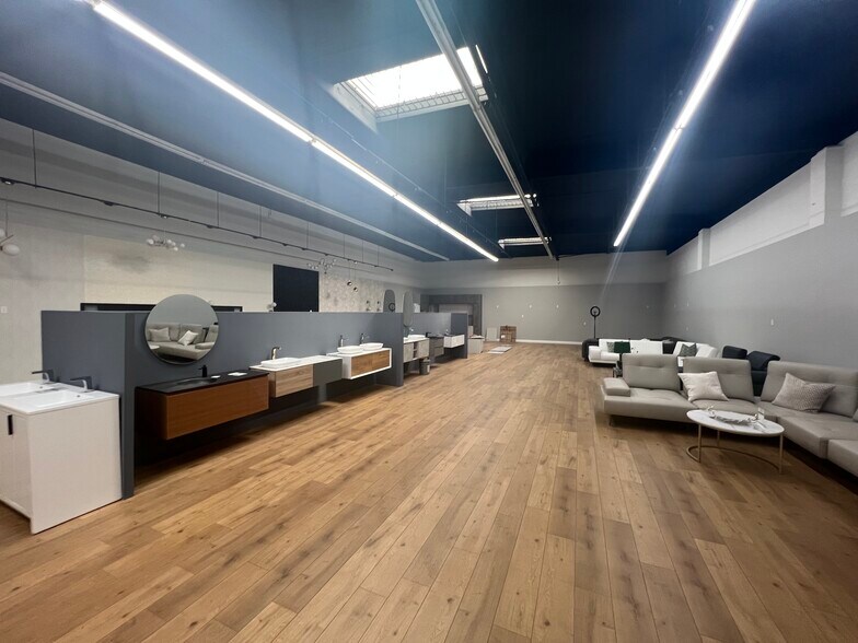More Photos Of 373 W Palmer Ave, Glendale Warehouse For Lease
